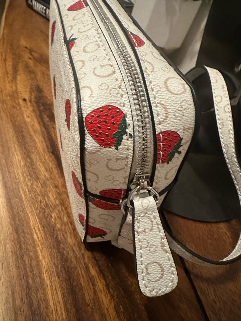 Guess Layla Strawberry Print Crossbody Bag White Red Summer Purse - Picture 9 of 12